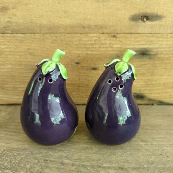 Vintage 1960s Mid-Century Purple Eggplant Salt and Pepper Shakers by Holt-Howard - Picture 2 of 7